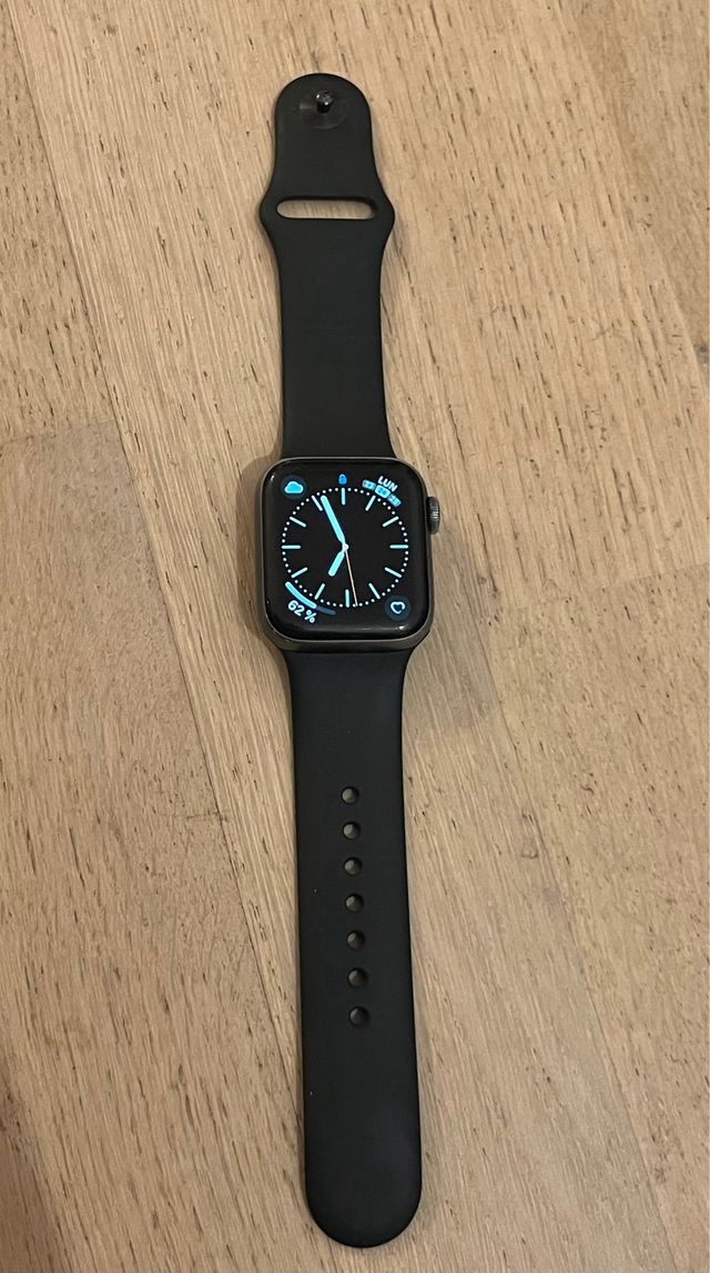Apple Watch Series 5 40mm + Caricatore + 7 Cinturini