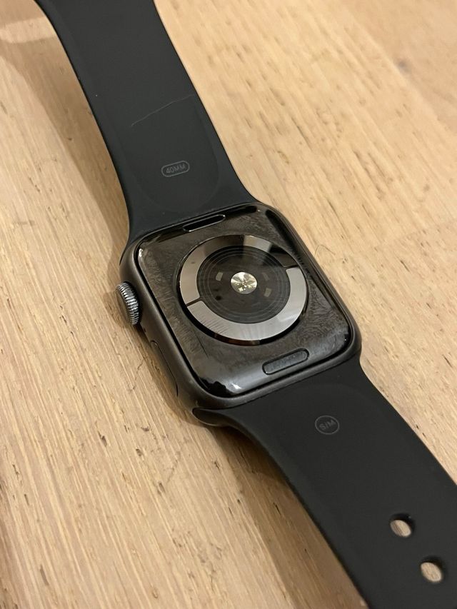 Apple Watch Series 5 40mm + Caricatore + 7 Cinturini