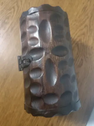 Baúl, arca o cofre antiguo de madera tallada