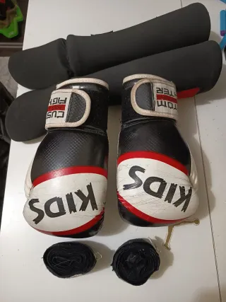 Guantes Muay Thai, Vendas y Tibiales Niños