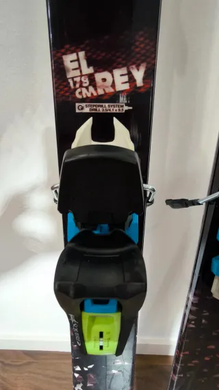 Skis Armada El Rey con fijaciones Marker Squire