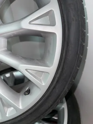 Llantas Ford 18"+NEUMÁTICO  PRECIO NEGOCIABLE