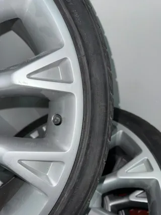 Llantas Ford 18"+NEUMÁTICO  PRECIO NEGOCIABLE