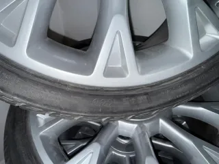 Llantas Ford 18"+NEUMÁTICO  PRECIO NEGOCIABLE