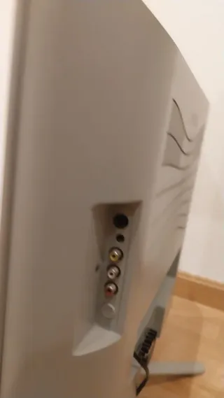 2 Televisores Loewe y 1 Sony Negros