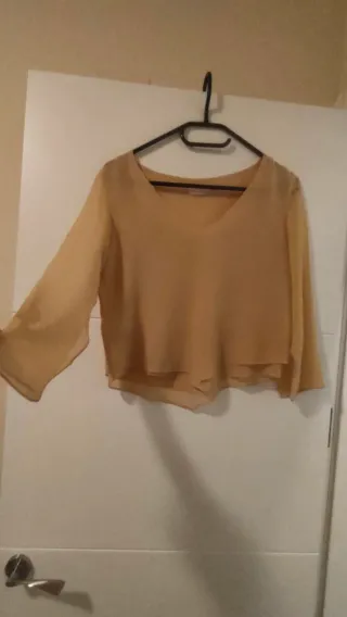 Blusa beige manga acampanada de gasa