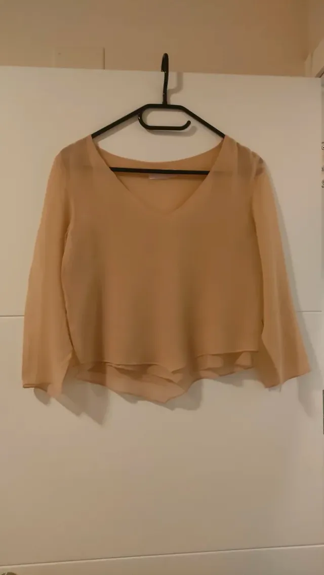 Blusa beige manga acampanada de gasa