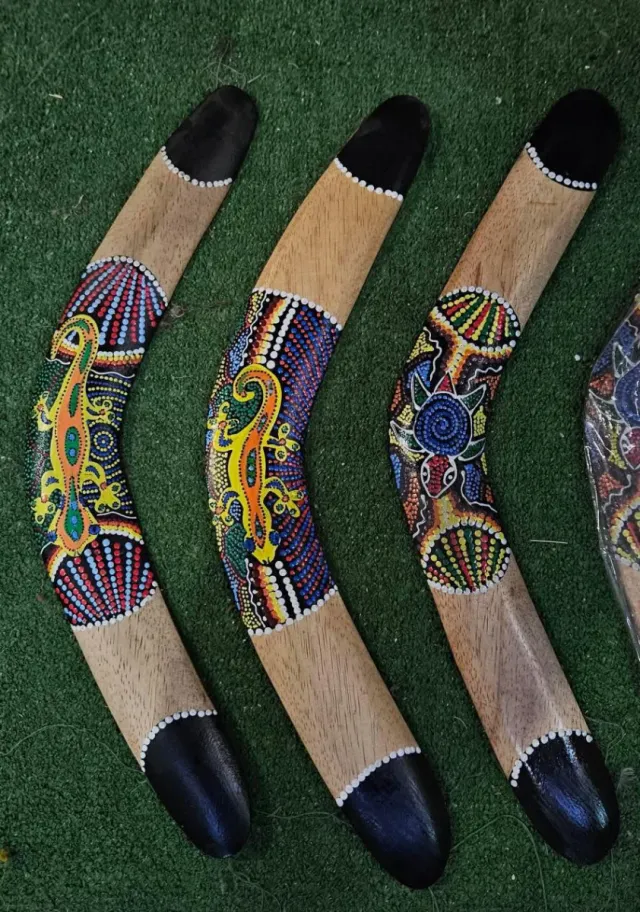 Boomerang Africano de madera pintado a mano