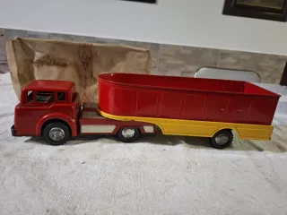 Camioncino BELL in latta con rimorchio