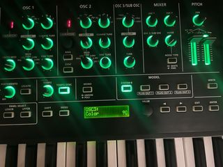 Sintetizador Roland System-8