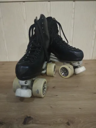 Patines de 4 ruedas negros