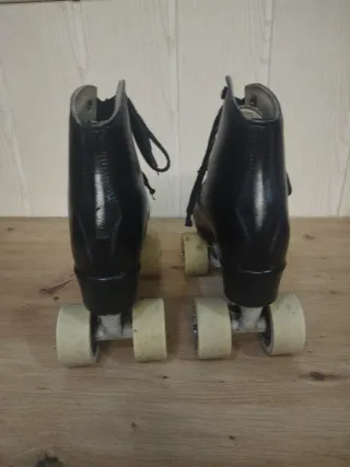 Patines de 4 ruedas negros
