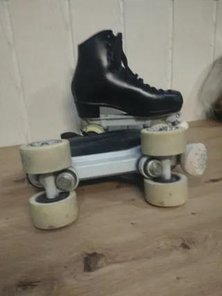 Patines de 4 ruedas negros