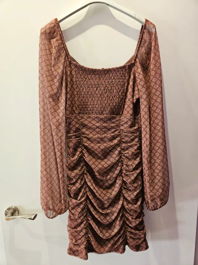 Vestido Hollister fruncido marrón talla M