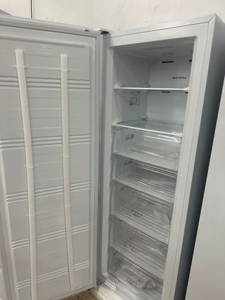 Congelador vertical Becken