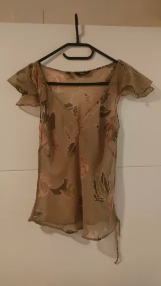 Blusa floral beige y rosa de gasa