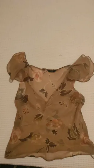 Blusa floral beige y rosa de gasa