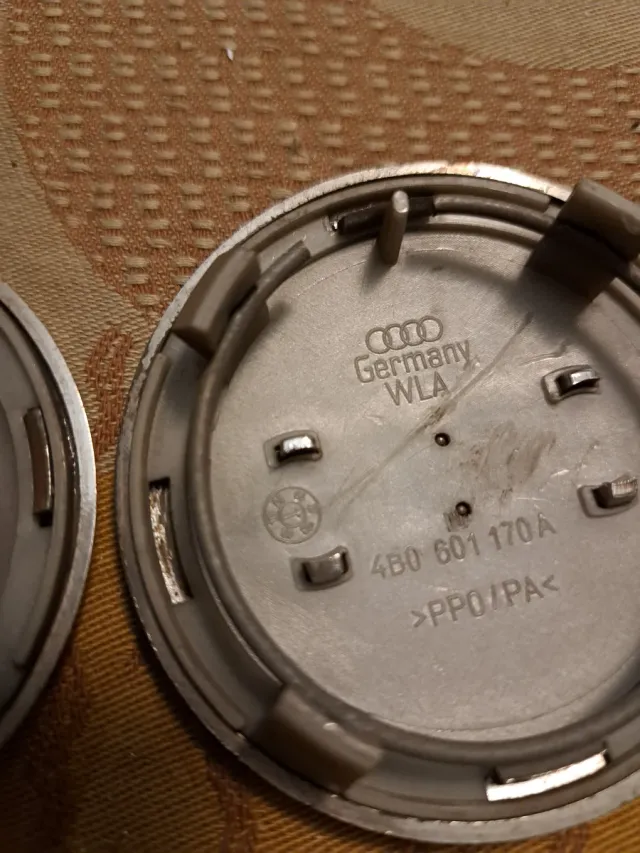 Tapacubos Audi Originales (4 unidades)