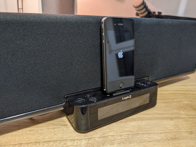 iPhone 4 negro 32GB + Logic3 i-Station30 Sound Bar