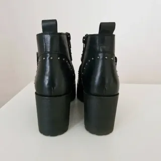 Botines negros suela track