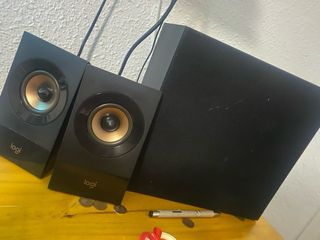Altavoces Logitech Negros