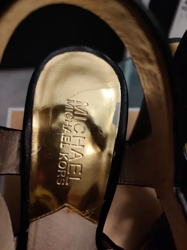 Zapatos Michael Kors Fiesta Negro y Dorado