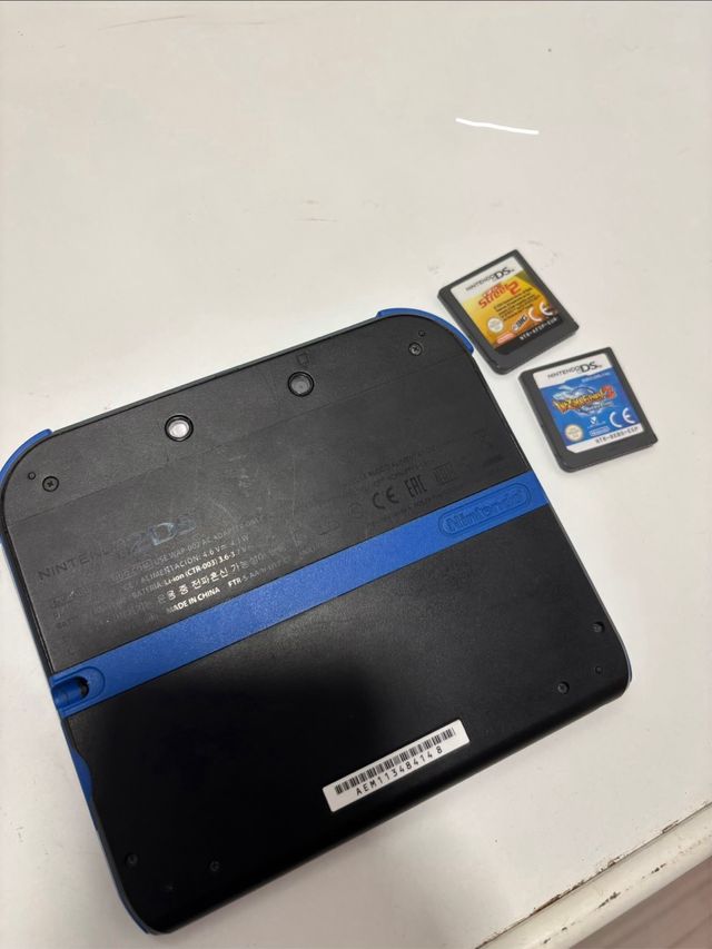Nintendo DS Negra + 2 Juegos
