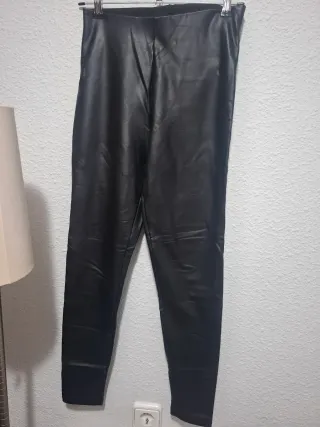 Mallas imitación cuero negras tezenis