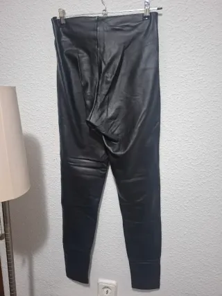 Mallas imitación cuero negras tezenis