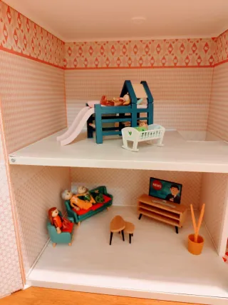 Casa Muñecas Hello Kitty con Muñecos. Como Nueva