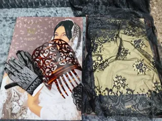 Peineta y mantilla clavariesa