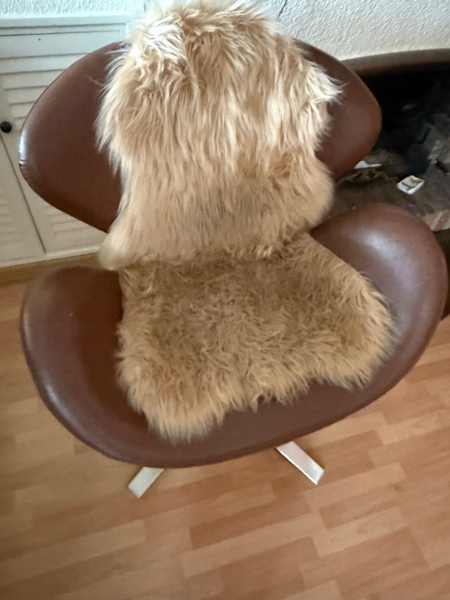 Butaca Swan Polipiel Marrón Caramelo