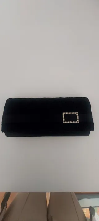 Cartera de fiesta negra con pedrería