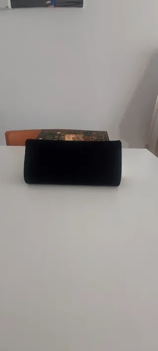 Cartera de fiesta negra con pedrería