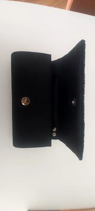 Cartera de fiesta negra con pedrería