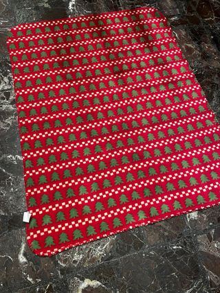 Coperta natalizia con alberelli