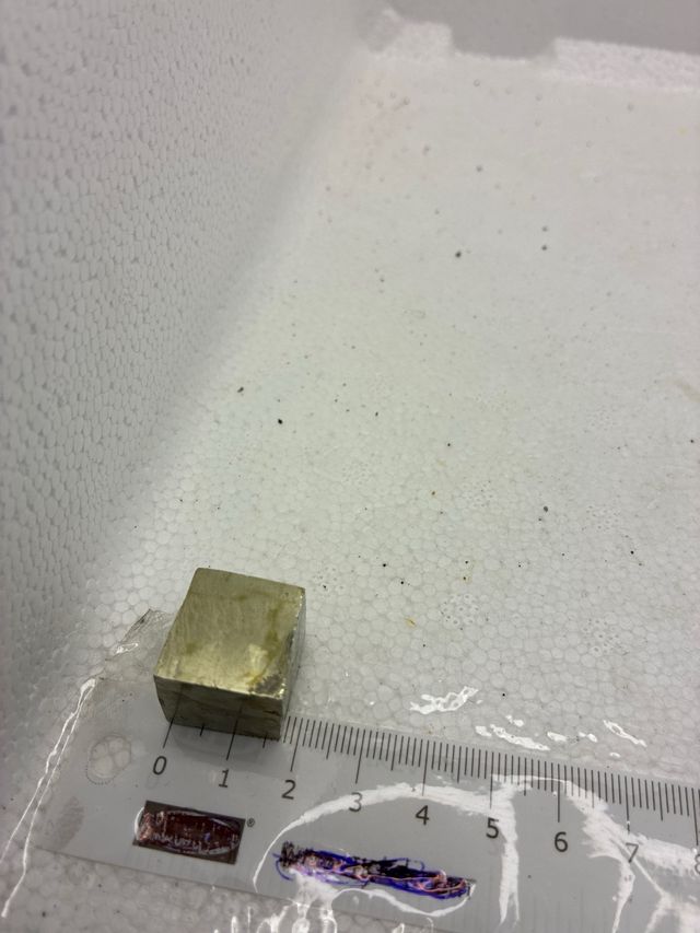 Pirita naturale cubo dalla Rioja