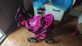 Carrito de muñecas rosa y morado