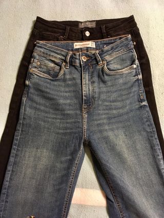 Pantalón vaquero Stradivarius acampanado