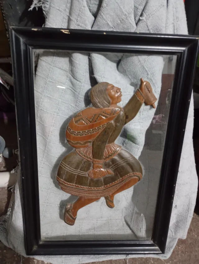 Figura madera tallada