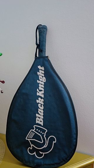 Raqueta de tenis con funda