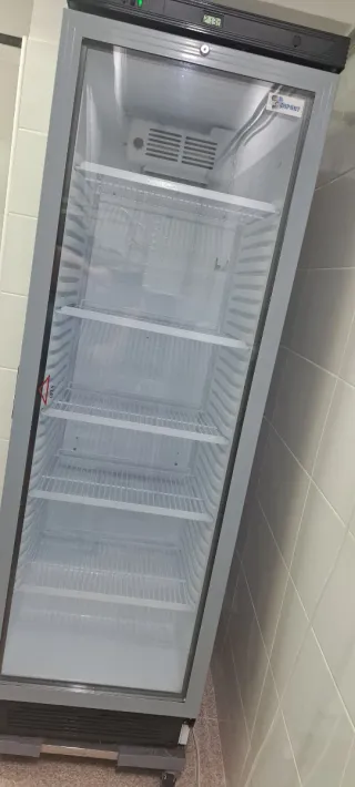 Nevera expositora refrigerada