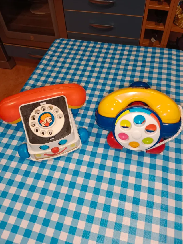 Teléfonos infantiles de juguete