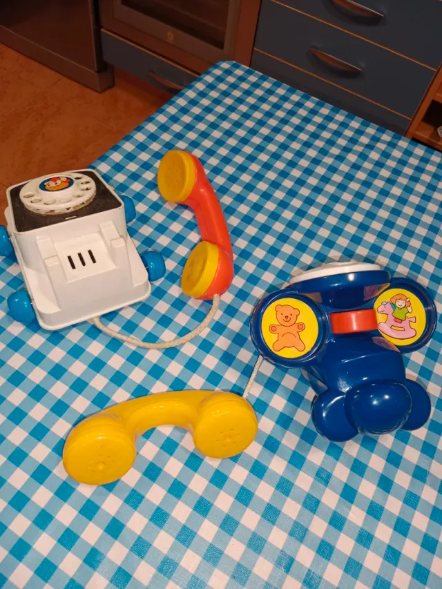 Teléfonos infantiles de juguete