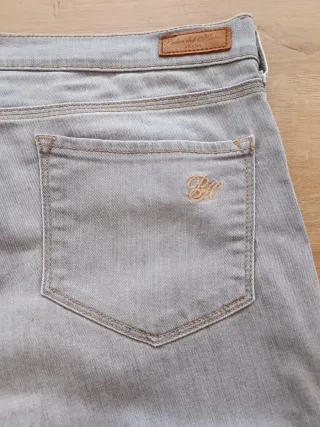 Pantalón vaquero gris