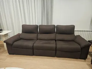 Sofá de tela marrón