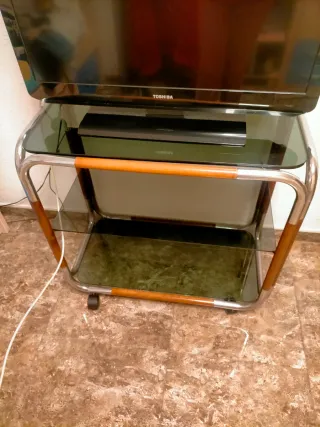 Mesa TV cristal con ruedas