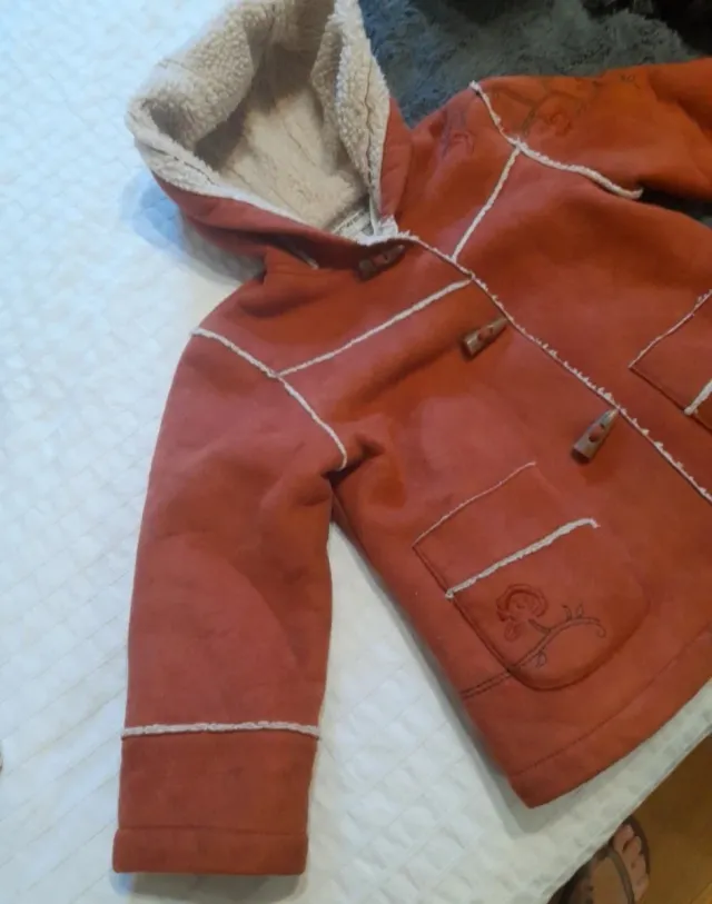 Trenca niña forrada borreguito Zara