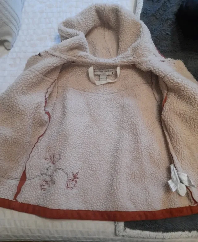 Trenca niña forrada borreguito Zara