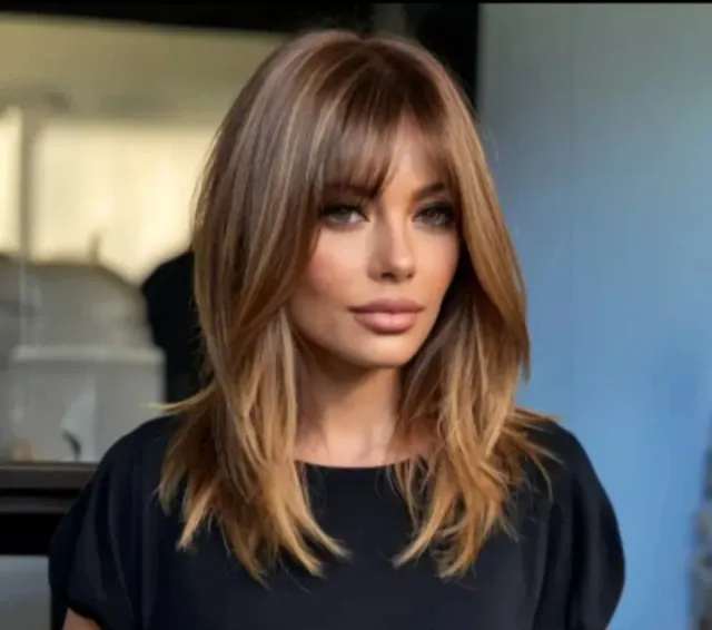 Peluca castaña media melena con flequillo